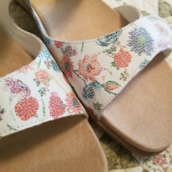 💐 Easy Spirit Floral Sandals - Picture 8 of 14